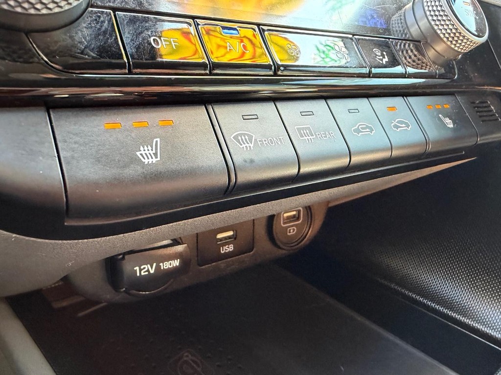 Hyundai Elantra Vehicle Full-screen Gallery Image 35
