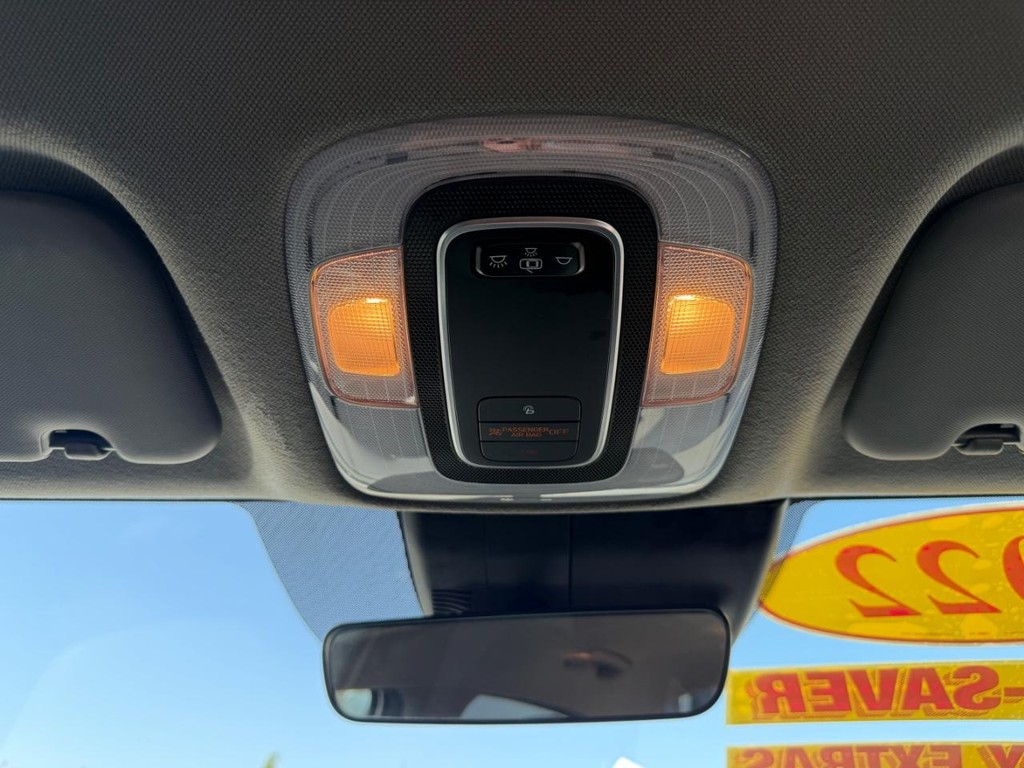 Hyundai Elantra Vehicle Full-screen Gallery Image 36