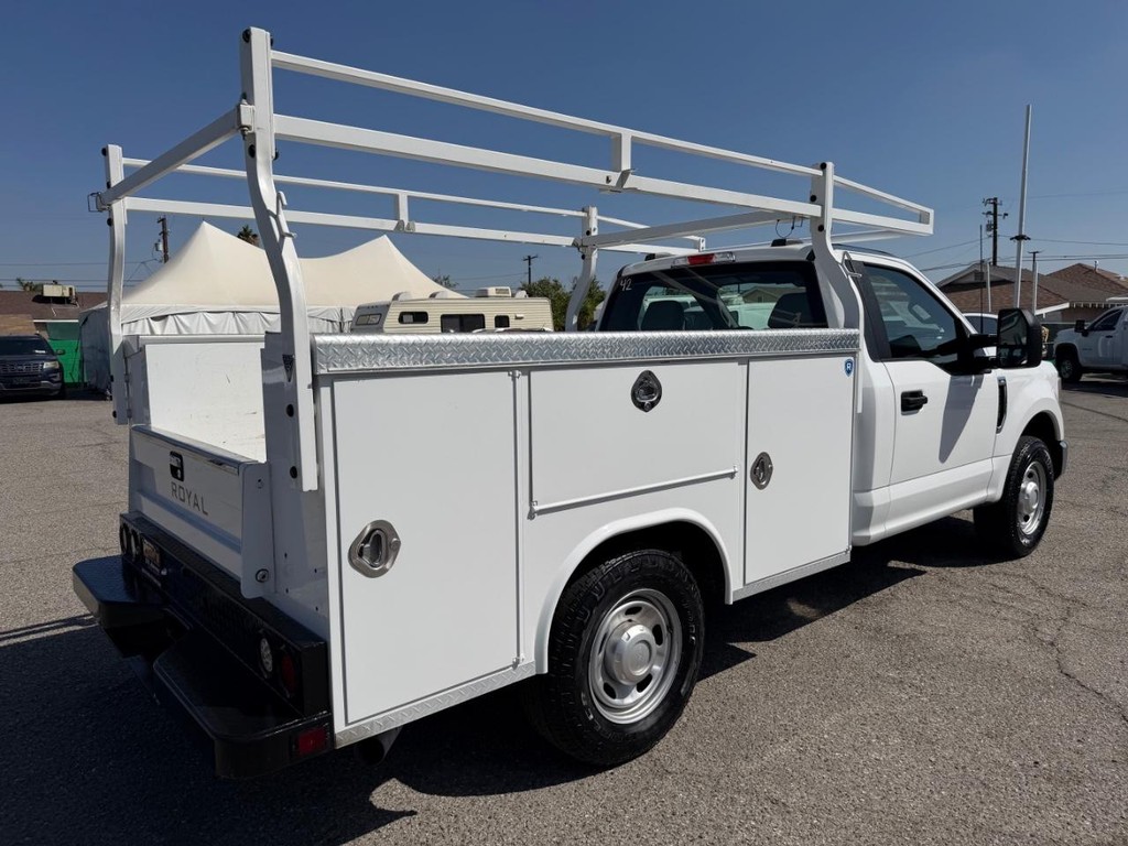 Ford F-250 Vehicle Full-screen Gallery Image 06