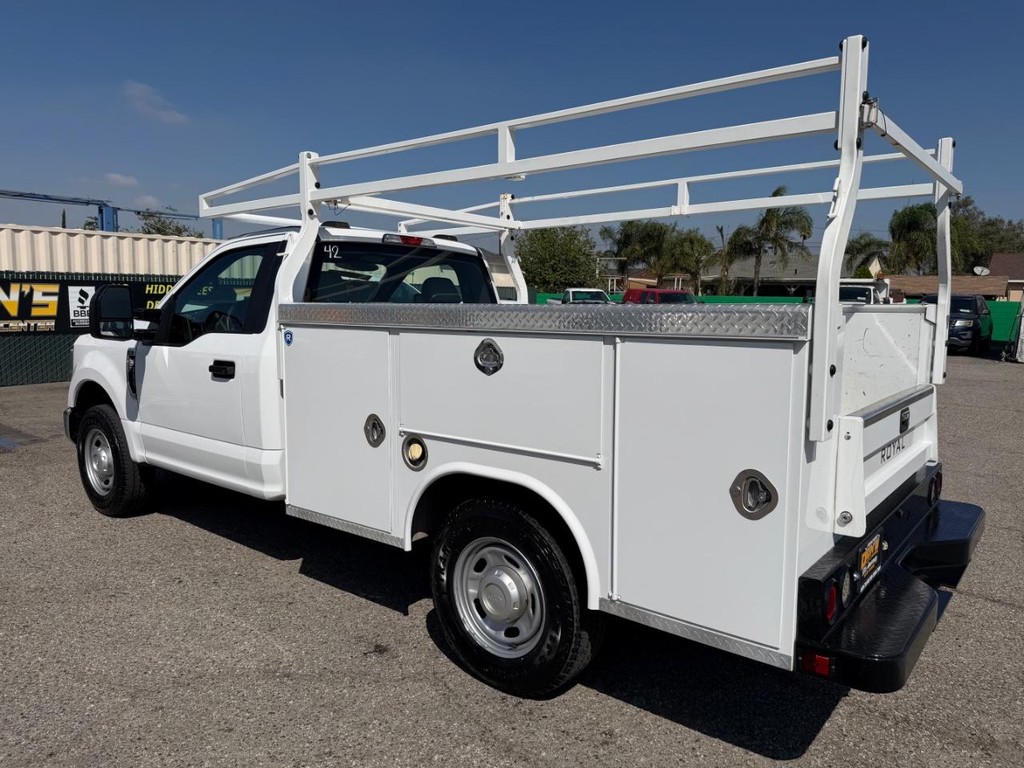 Ford F-250 Vehicle Full-screen Gallery Image 09