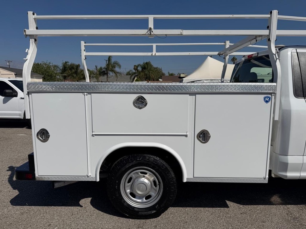 Ford F-250 Vehicle Full-screen Gallery Image 15