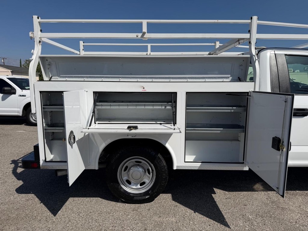 Ford F-250 Vehicle Full-screen Gallery Image 16