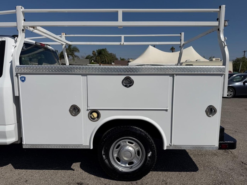 Ford F-250 Vehicle Full-screen Gallery Image 20