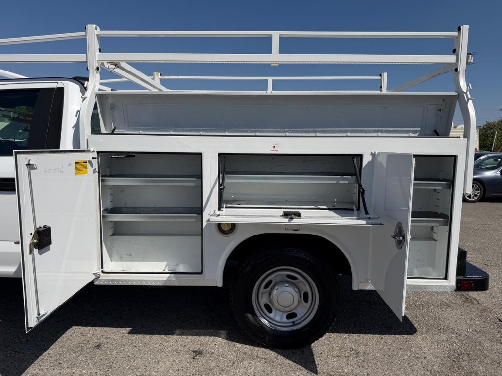 Ford F-250 Vehicle Full-screen Gallery Image 21