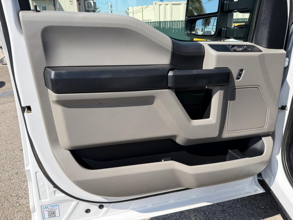 Ford F-250 Vehicle Full-screen Gallery Image 23
