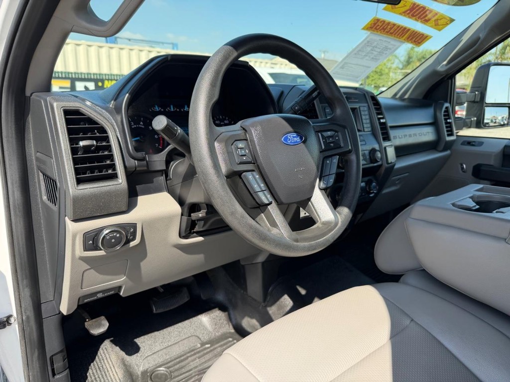 Ford F-250 Vehicle Full-screen Gallery Image 24
