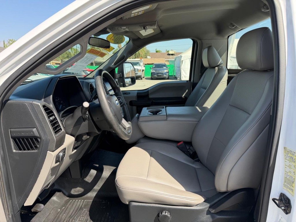 Ford F-250 Vehicle Full-screen Gallery Image 25