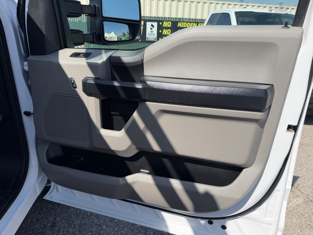 Ford F-250 Vehicle Full-screen Gallery Image 27