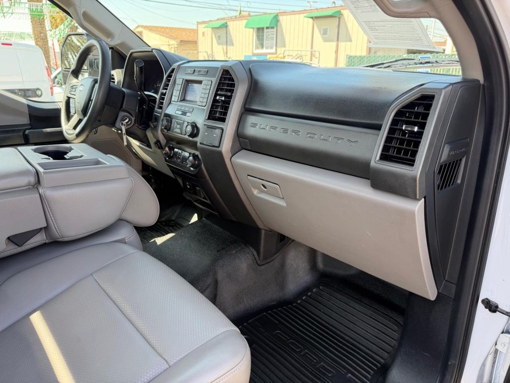 Ford F-250 Vehicle Full-screen Gallery Image 28