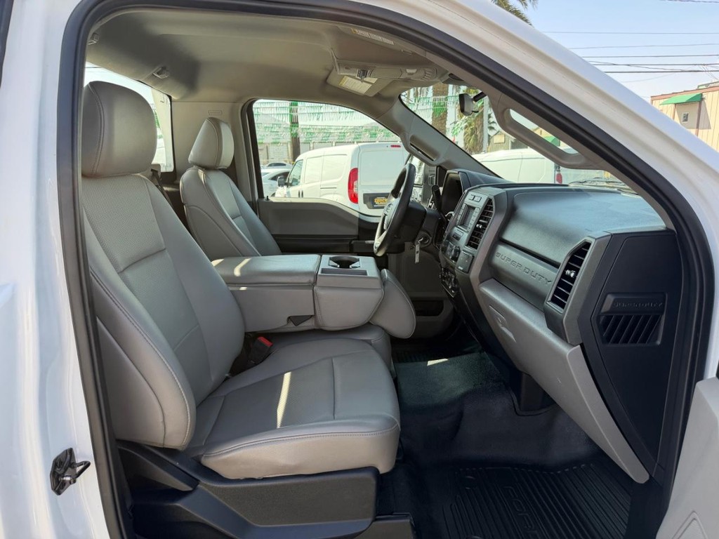Ford F-250 Vehicle Full-screen Gallery Image 29