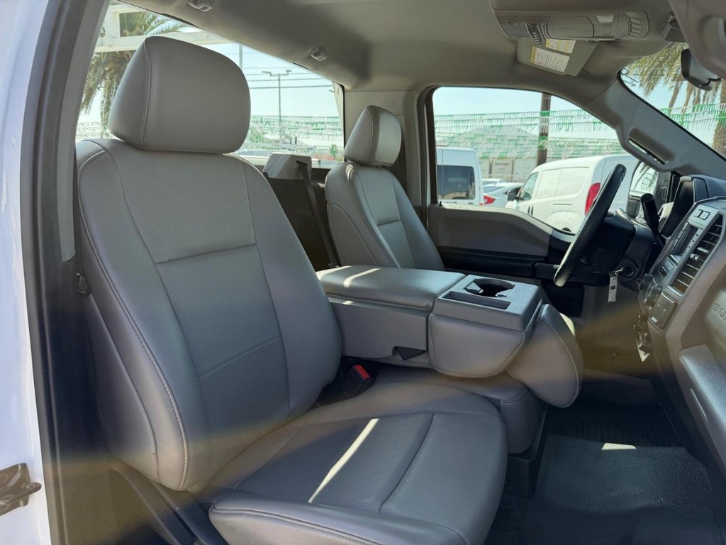 Ford F-250 Vehicle Full-screen Gallery Image 30