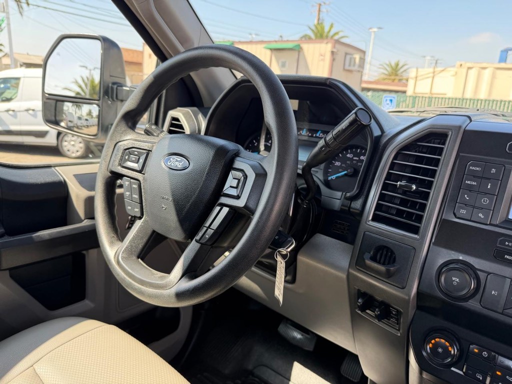 Ford F-250 Vehicle Full-screen Gallery Image 31