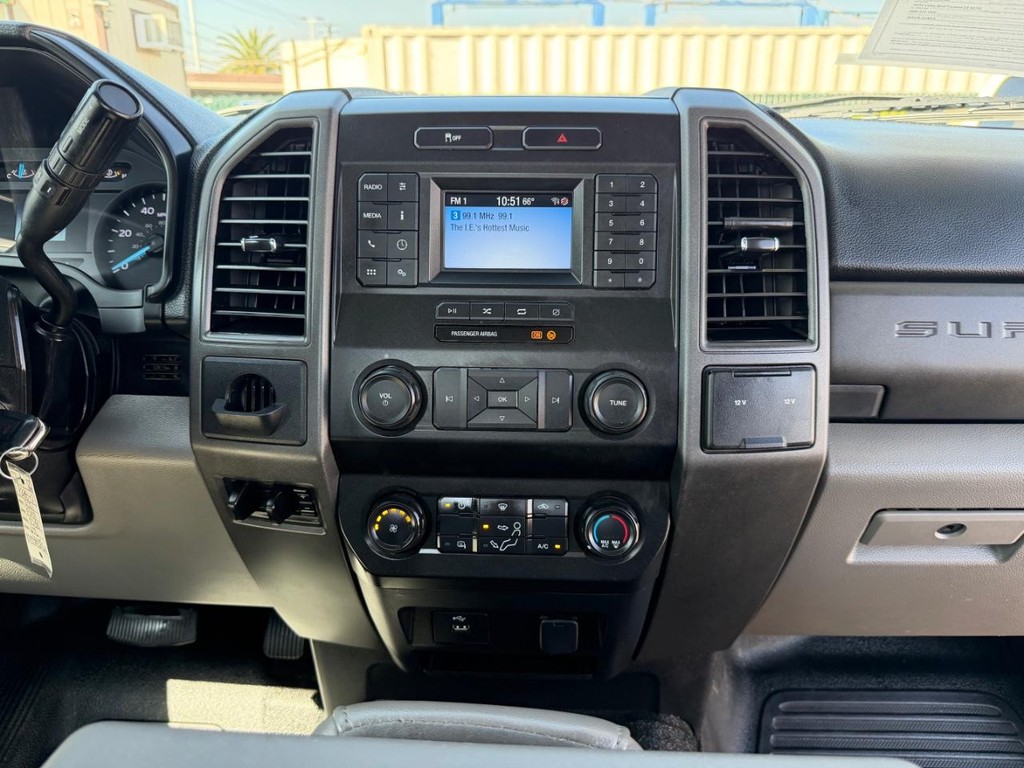 Ford F-250 Vehicle Full-screen Gallery Image 32