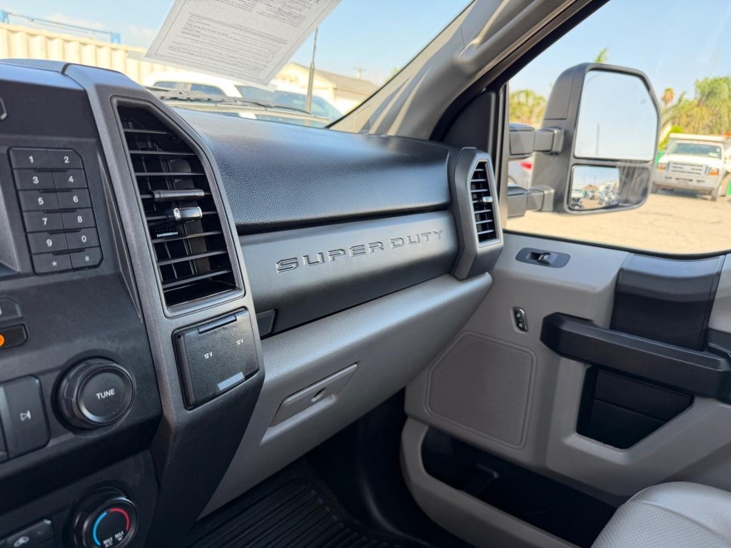 Ford F-250 Vehicle Full-screen Gallery Image 33