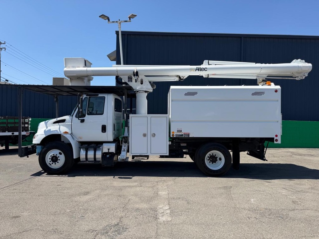 International 4400 Altec LR756 Forestry Bucket Truck / Vehicle Full-screen Gallery Image 03