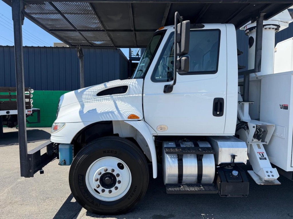 International 4400 Altec LR756 Forestry Bucket Truck / Vehicle Full-screen Gallery Image 05