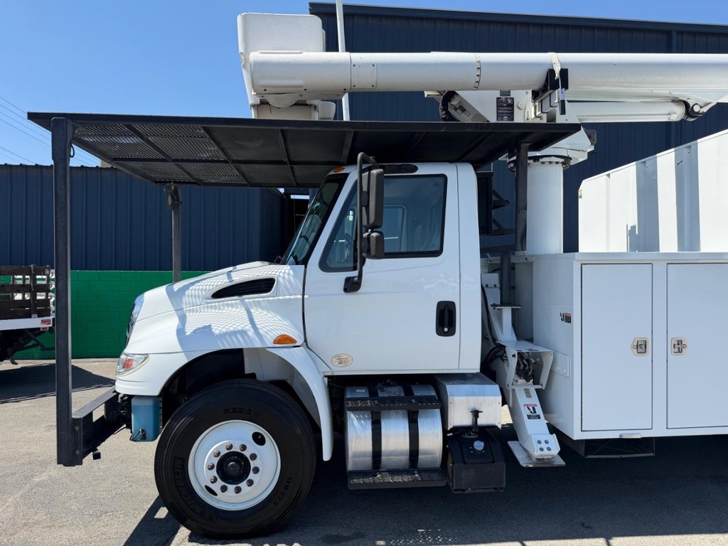 International 4400 Altec LR756 Forestry Bucket Truck / Vehicle Full-screen Gallery Image 06