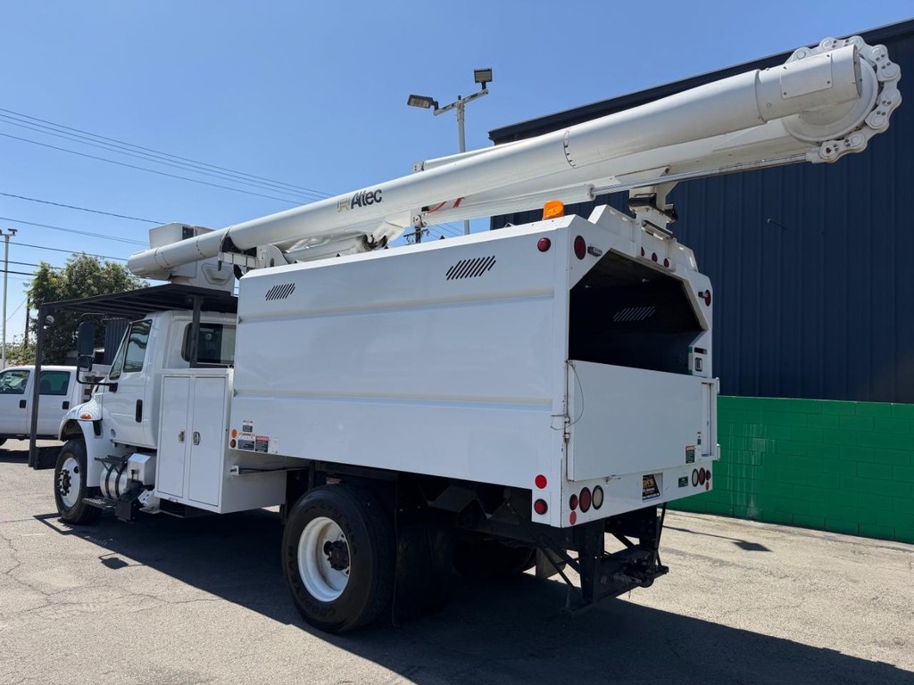 International 4400 Altec LR756 Forestry Bucket Truck / Vehicle Full-screen Gallery Image 11