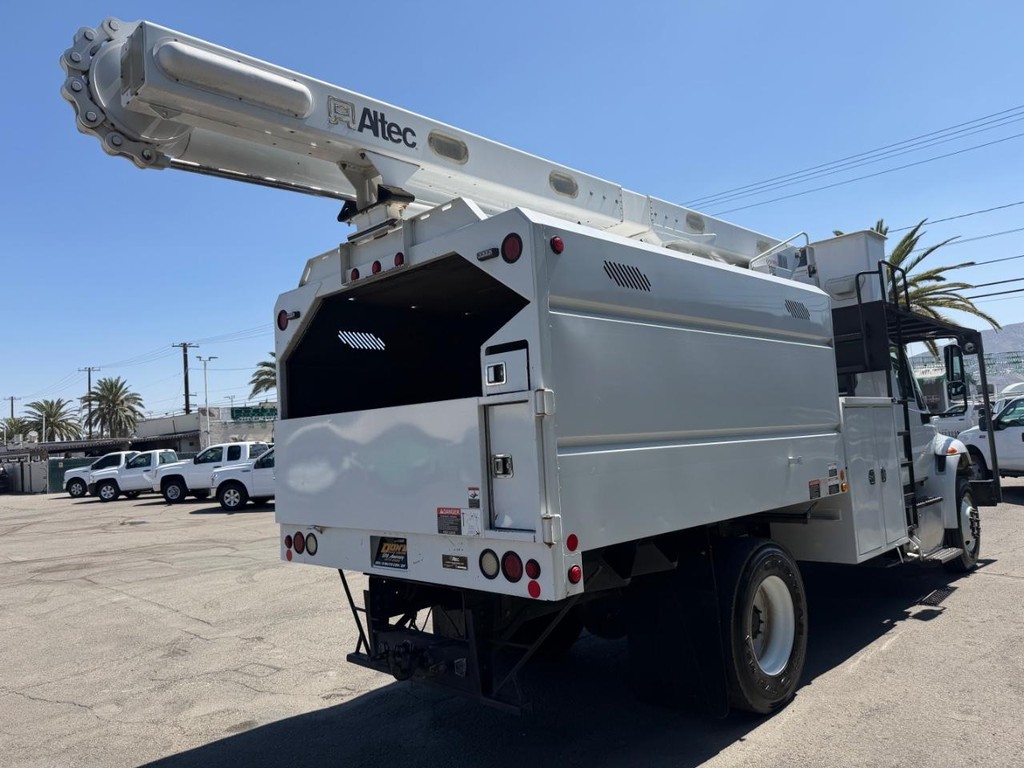 International 4400 Altec LR756 Forestry Bucket Truck / Vehicle Full-screen Gallery Image 15