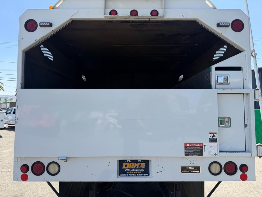 International 4400 Altec LR756 Forestry Bucket Truck / Vehicle Full-screen Gallery Image 20