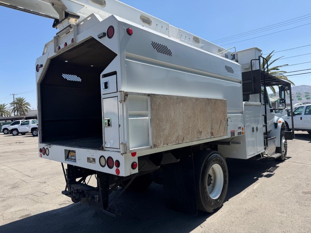 International 4400 Altec LR756 Forestry Bucket Truck / Vehicle Full-screen Gallery Image 25