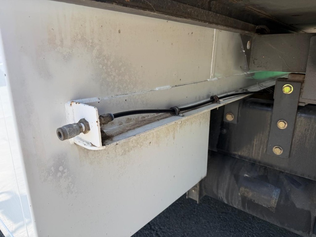 International 4400 Altec LR756 Forestry Bucket Truck / Vehicle Full-screen Gallery Image 27