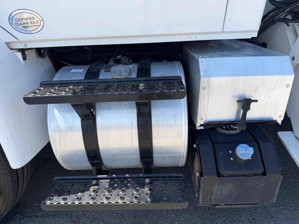 International 4400 Altec LR756 Forestry Bucket Truck / Vehicle Full-screen Gallery Image 30