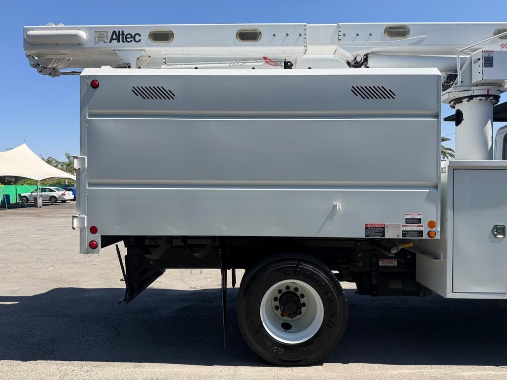 International 4400 Altec LR756 Forestry Bucket Truck / Vehicle Full-screen Gallery Image 38