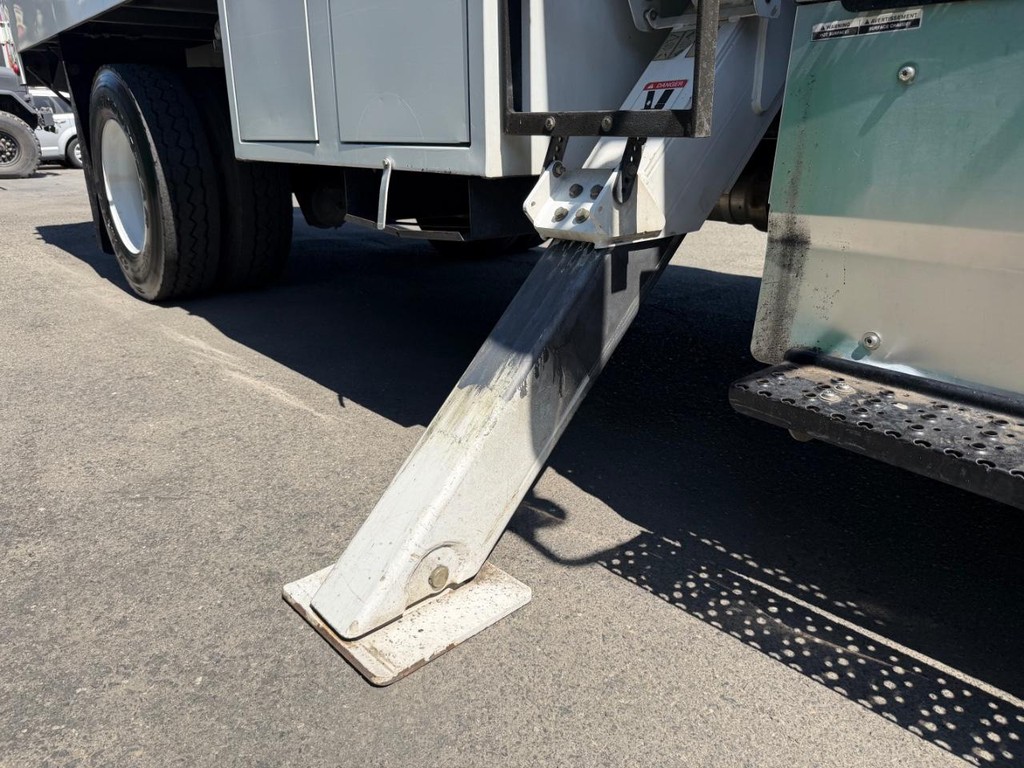 International 4400 Altec LR756 Forestry Bucket Truck / Vehicle Full-screen Gallery Image 44