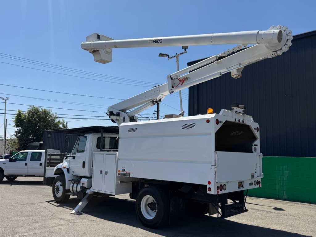 International 4400 Altec LR756 Forestry Bucket Truck / Vehicle Full-screen Gallery Image 53