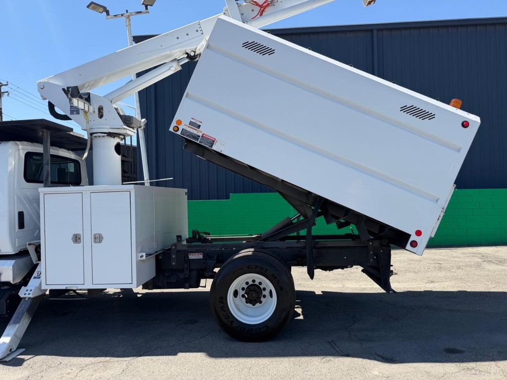International 4400 Altec LR756 Forestry Bucket Truck / Vehicle Full-screen Gallery Image 58