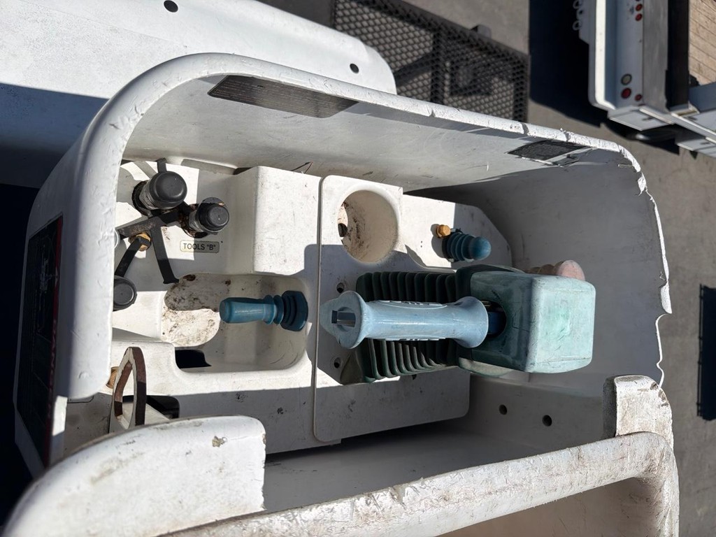 International 4400 Altec LR756 Forestry Bucket Truck / Vehicle Full-screen Gallery Image 66