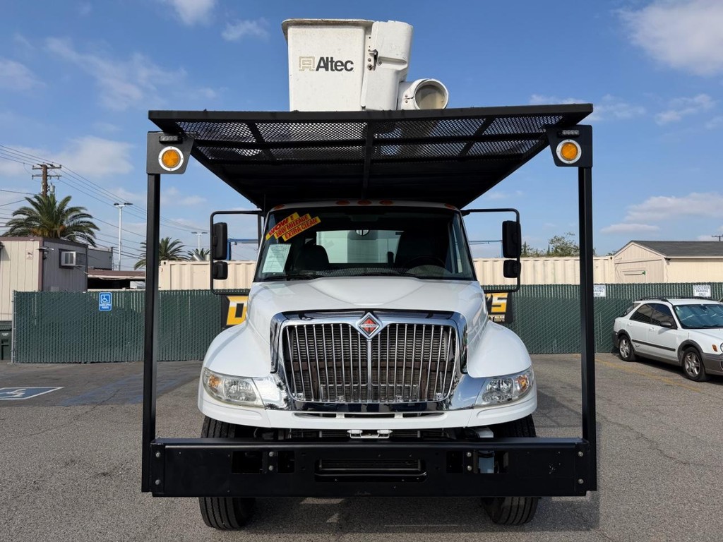 International 4400 Altec LR756 Forestry Bucket Truck / Vehicle Full-screen Gallery Image 67