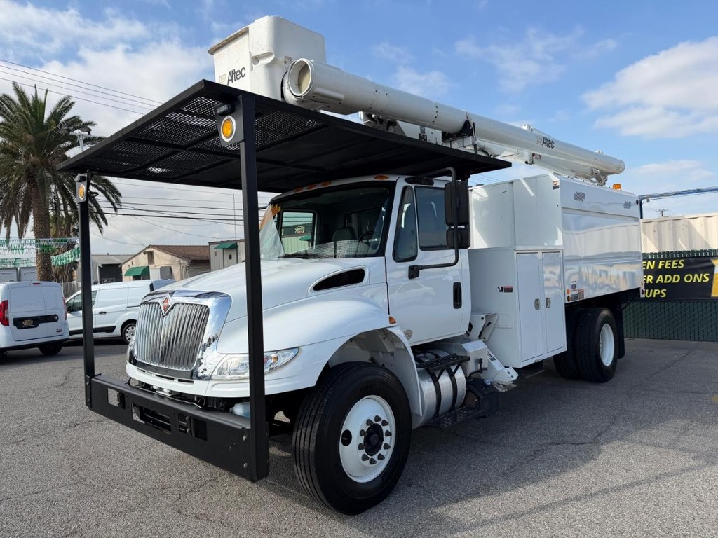 International 4400 Altec LR756 Forestry Bucket Truck / Vehicle Full-screen Gallery Image 68