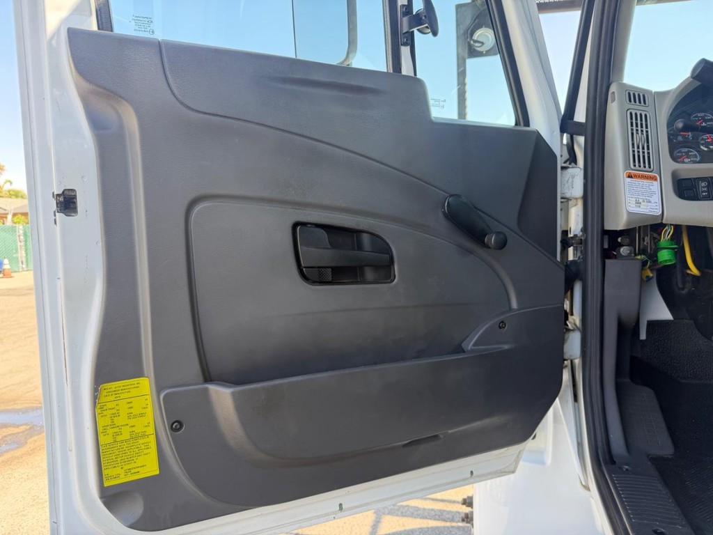 International 4400 Altec LR756 Forestry Bucket Truck / Vehicle Full-screen Gallery Image 75