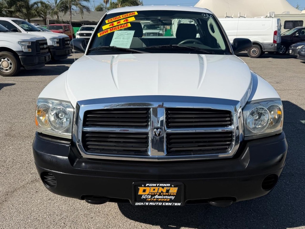 Dodge Dakota Vehicle Full-screen Gallery Image 14