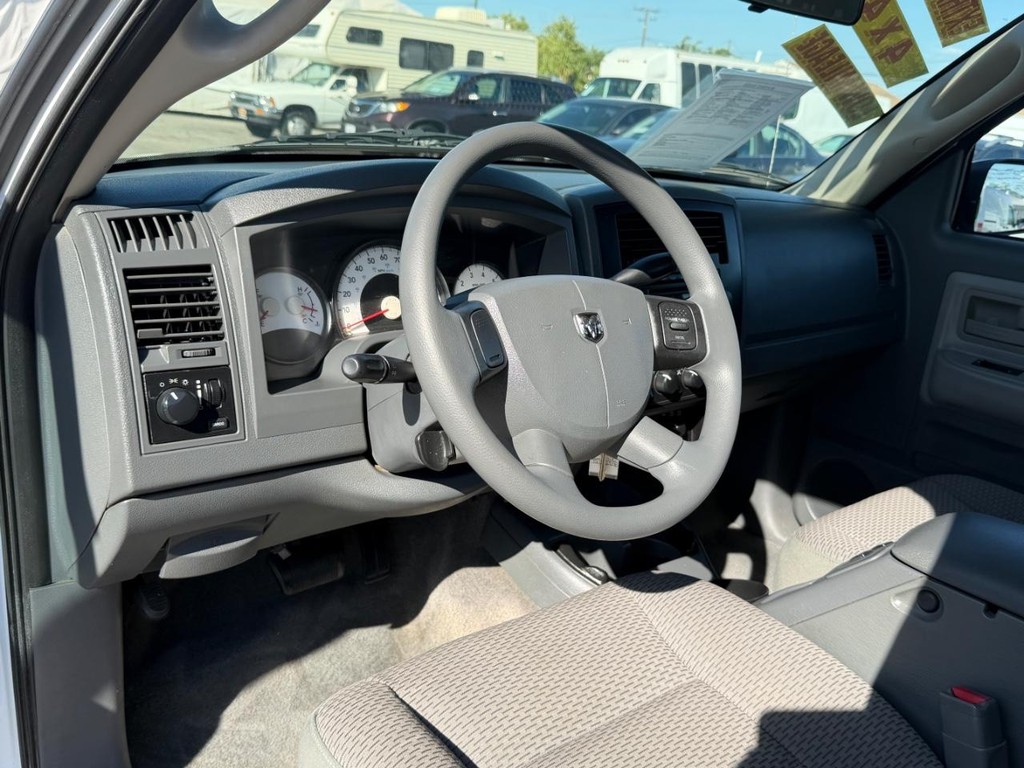 Dodge Dakota Vehicle Full-screen Gallery Image 15