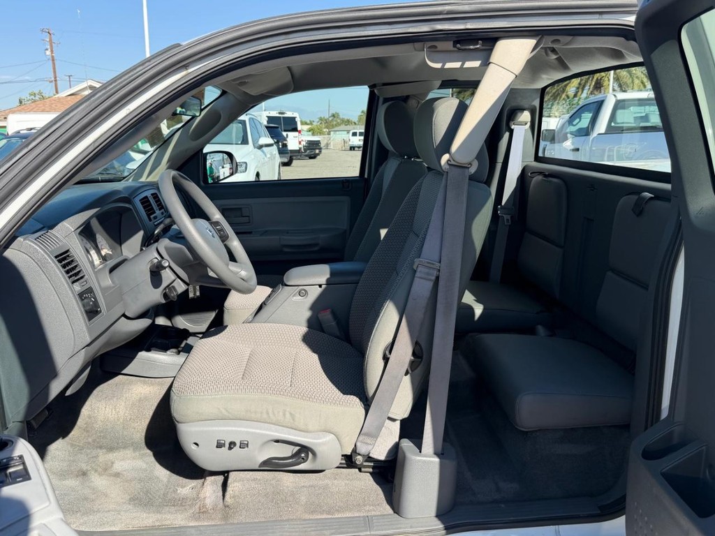 Dodge Dakota Vehicle Full-screen Gallery Image 16