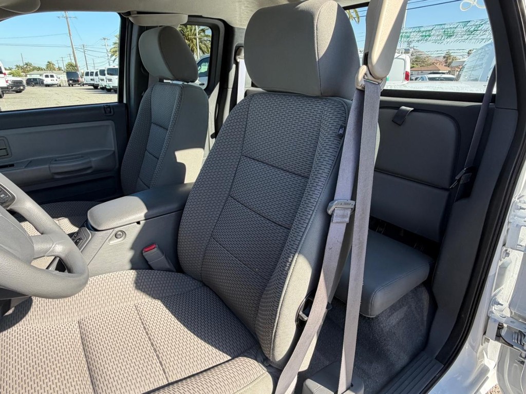 Dodge Dakota Vehicle Full-screen Gallery Image 17