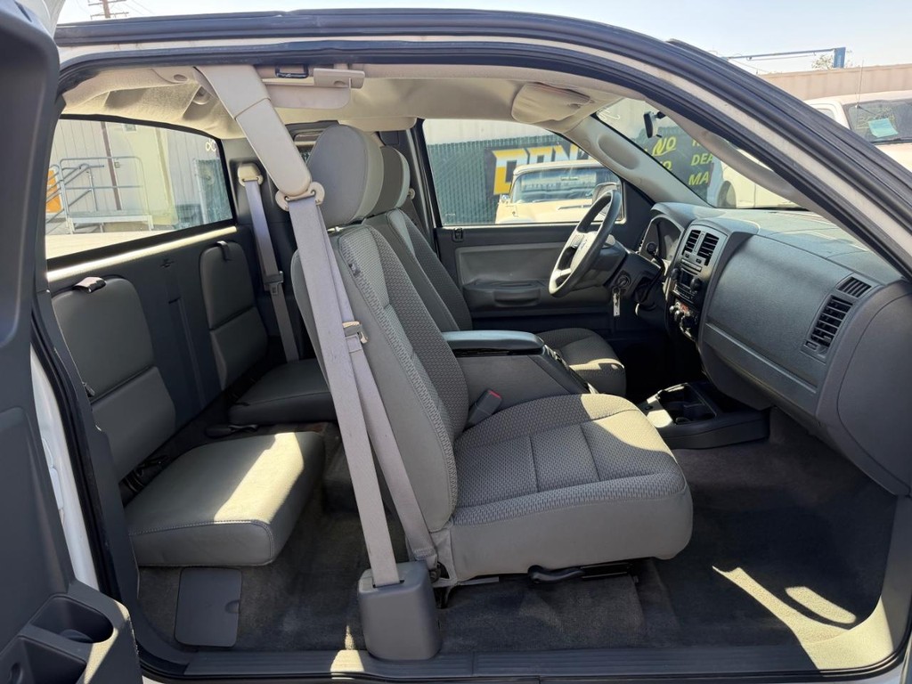 Dodge Dakota Vehicle Full-screen Gallery Image 21
