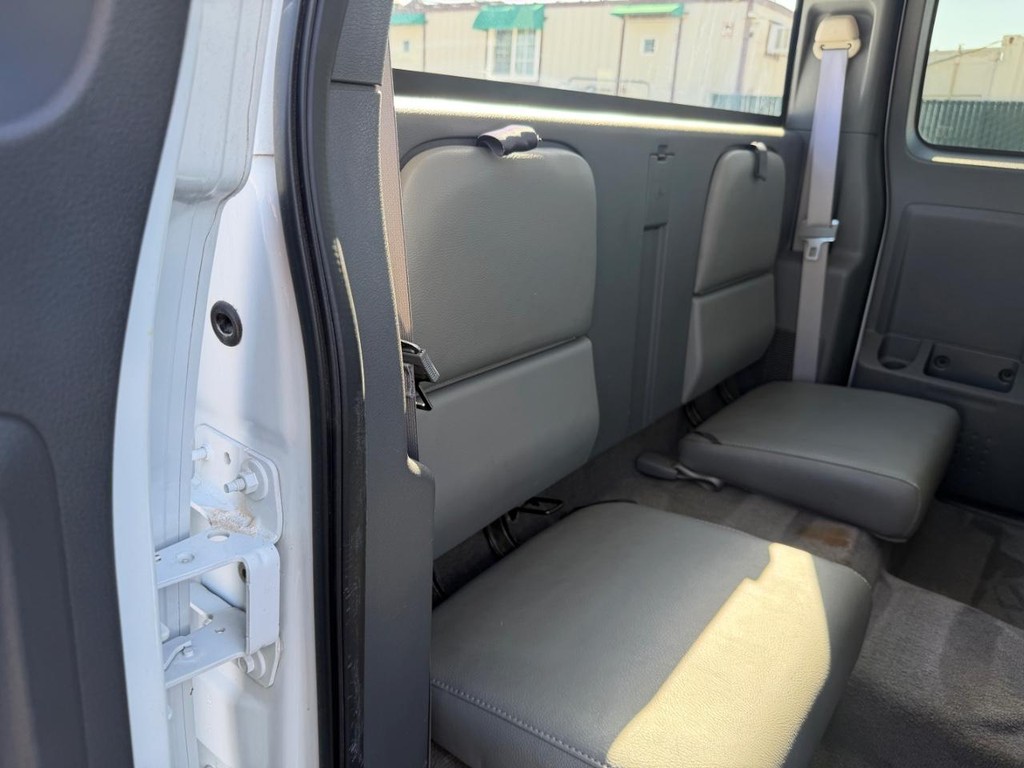 Dodge Dakota Vehicle Full-screen Gallery Image 24