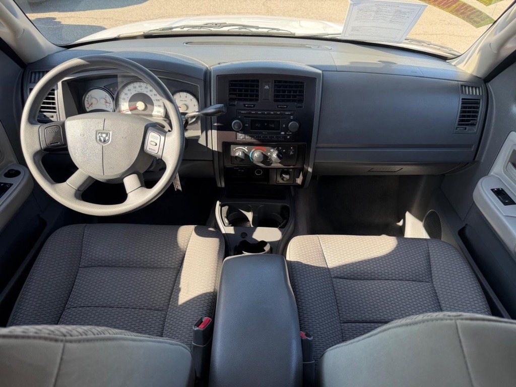 Dodge Dakota Vehicle Full-screen Gallery Image 25