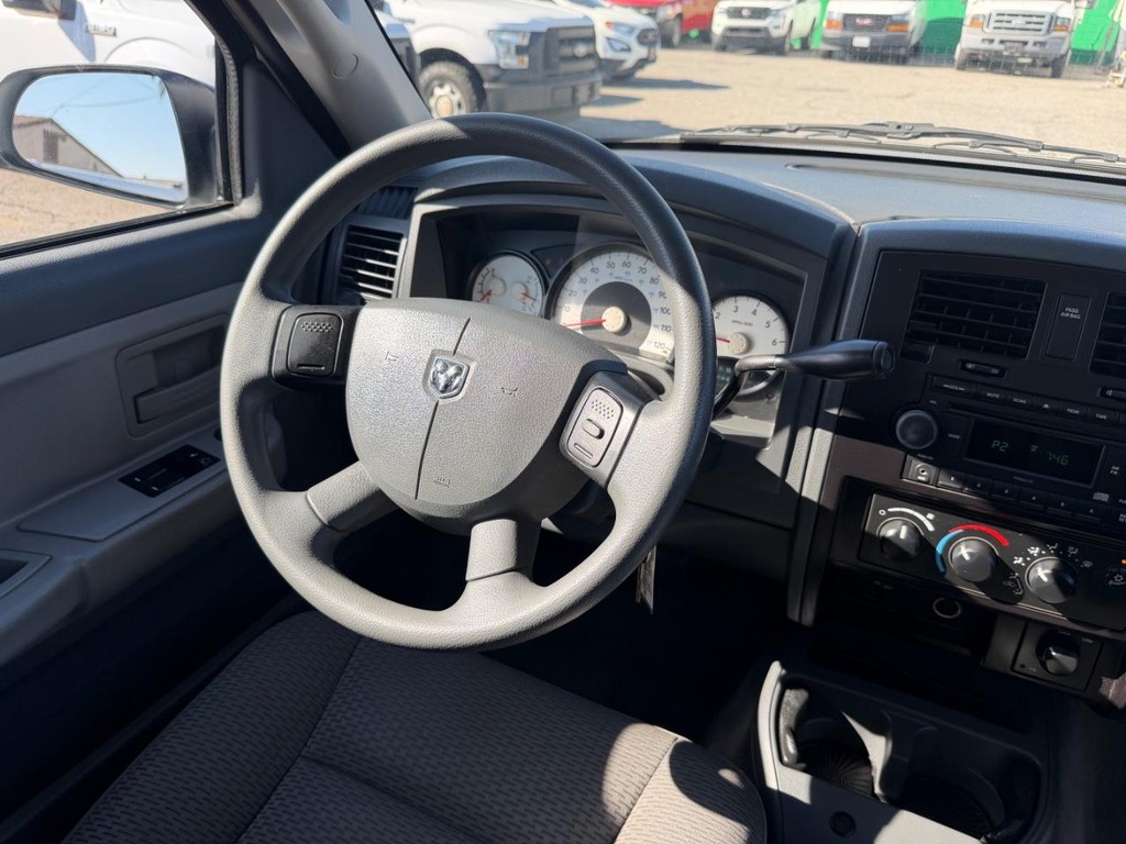 Dodge Dakota Vehicle Full-screen Gallery Image 26