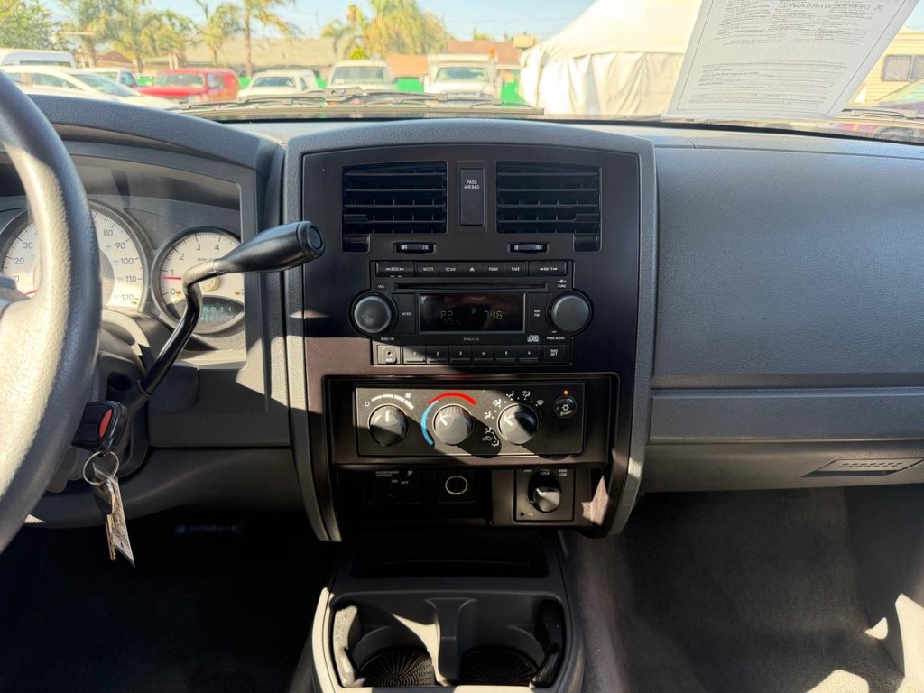 Dodge Dakota Vehicle Full-screen Gallery Image 27
