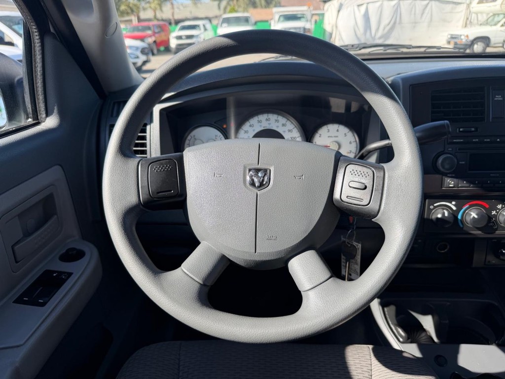 Dodge Dakota Vehicle Full-screen Gallery Image 29