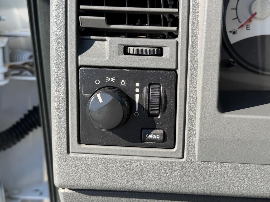 Dodge Dakota Vehicle Full-screen Gallery Image 34