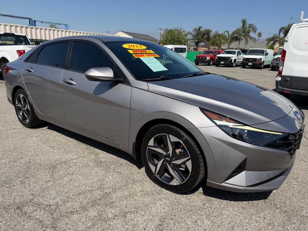 Hyundai Elantra Vehicle Full-screen Gallery Image 03