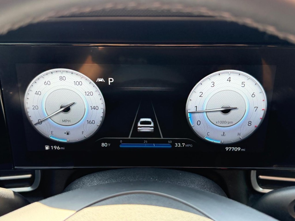 Hyundai Elantra Vehicle Full-screen Gallery Image 30