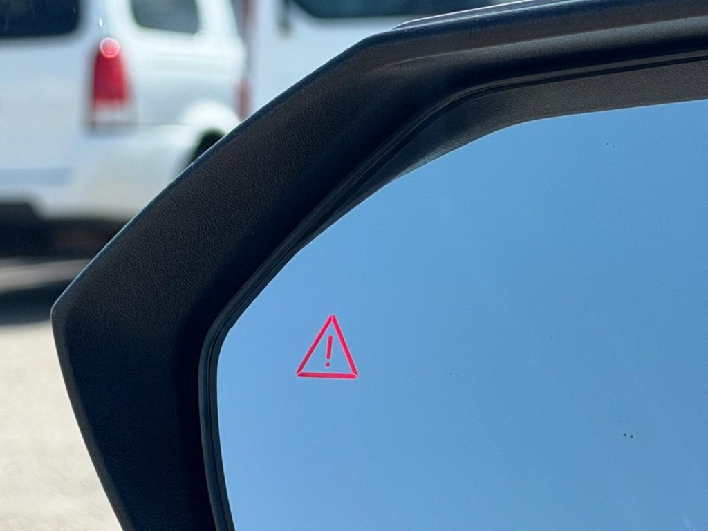 Hyundai Elantra Vehicle Full-screen Gallery Image 41
