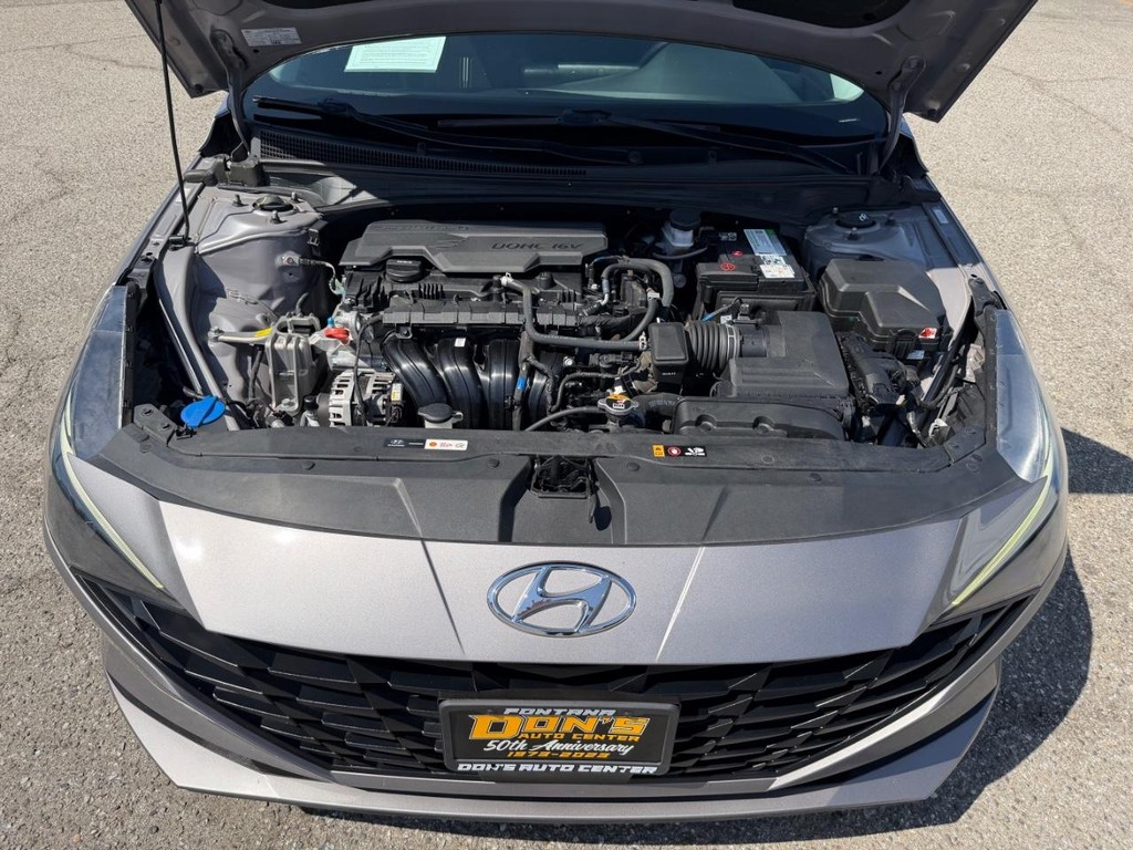 Hyundai Elantra Vehicle Full-screen Gallery Image 43